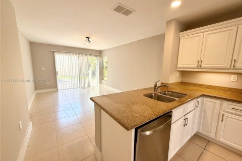 Villa ou maison à louer à Hollywood, Floride: 3 chambres, 190.08 m2 № 1924212 - photo 13