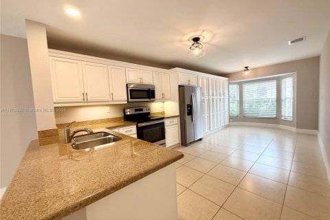 Villa ou maison à louer à Hollywood, Floride: 3 chambres, 190.08 m2 № 1924212 - photo 10