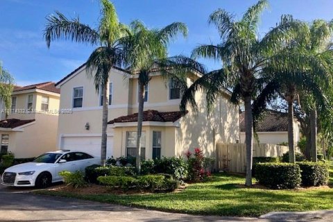 Villa ou maison à louer à Hollywood, Floride: 3 chambres, 190.08 m2 № 1924212 - photo 1