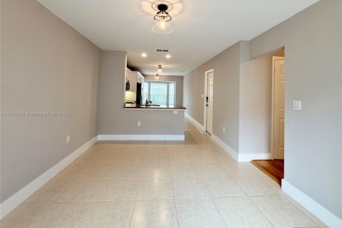 Villa ou maison à louer à Hollywood, Floride: 3 chambres, 190.08 m2 № 1924212 - photo 8