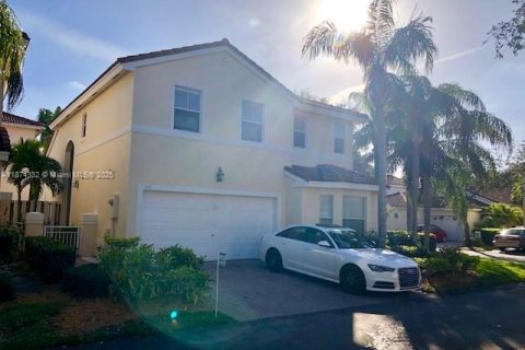 Villa ou maison à louer à Hollywood, Floride: 3 chambres, 190.08 m2 № 1924212 - photo 2