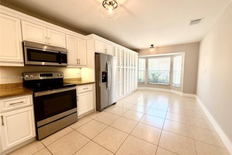 Villa ou maison à louer à Hollywood, Floride: 3 chambres, 190.08 m2 № 1924212 - photo 12