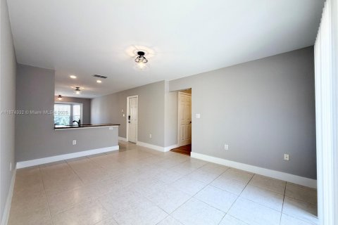 Villa ou maison à louer à Hollywood, Floride: 3 chambres, 190.08 m2 № 1924212 - photo 7