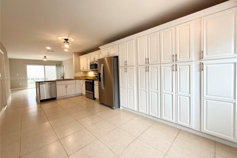 Villa ou maison à louer à Hollywood, Floride: 3 chambres, 190.08 m2 № 1924212 - photo 15