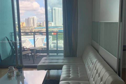 Condo in Miami, Florida, 1 bedroom № 2152545 - photo 6