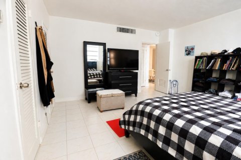 Condo in Fort Lauderdale, Florida, 1 bedroom  № 2078210 - photo 11