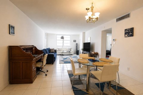 Condo in Fort Lauderdale, Florida, 1 bedroom  № 2078210 - photo 16