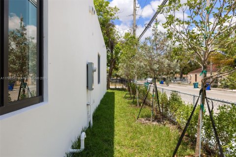 Propiedad comercial en venta en Miami, Florida, 260.13 m2 № 1940470 - foto 20