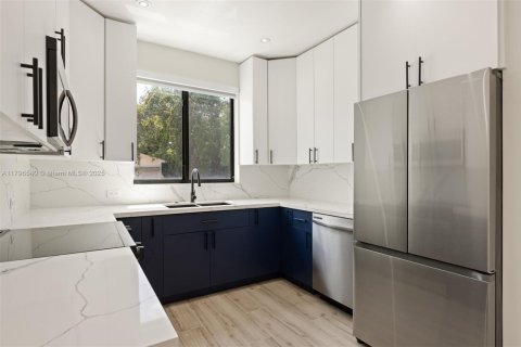 Propiedad comercial en venta en Miami, Florida, 260.13 m2 № 1940470 - foto 7