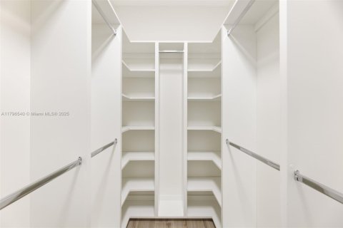 Propiedad comercial en venta en Miami, Florida, 260.13 m2 № 1940470 - foto 12