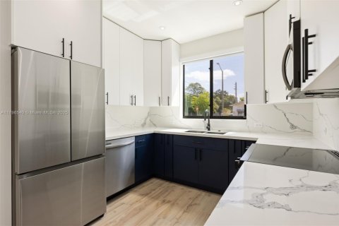 Propiedad comercial en venta en Miami, Florida, 260.13 m2 № 1940470 - foto 29