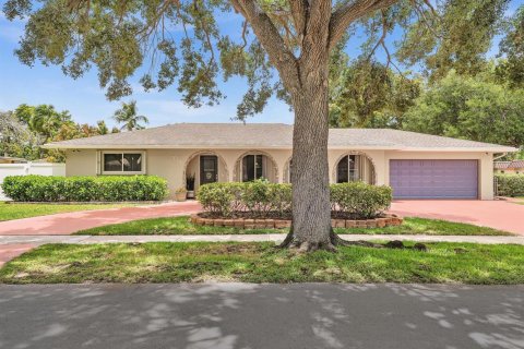 House in Plantation, Florida 4 bedrooms, 224.82 sq.m. № 2087467 - photo 3
