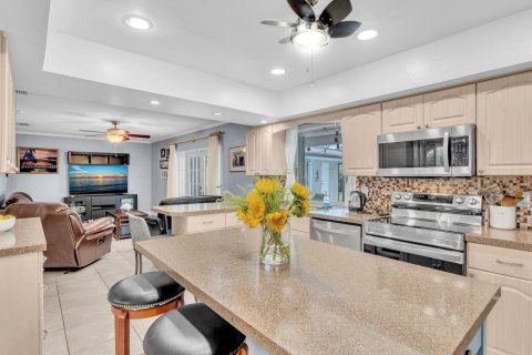 House in Plantation, Florida 4 bedrooms, 224.82 sq.m. № 2087467 - photo 16