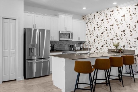 Adosado en venta en Kissimmee, Florida, 5 dormitorios, 201.41 m2 № 1684538 - foto 11