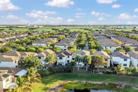 House in Homestead, Florida 5 bedrooms, 231.51 sq.m. № 2011890 - photo 13