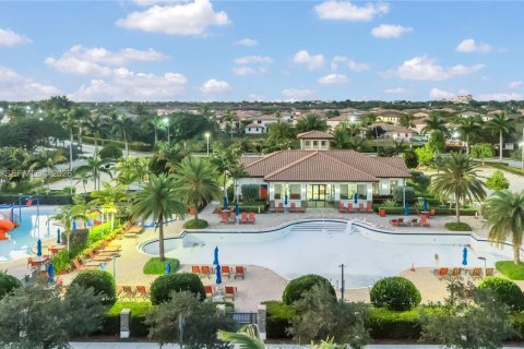 House in Homestead, Florida 5 bedrooms, 231.51 sq.m. № 2011890 - photo 15