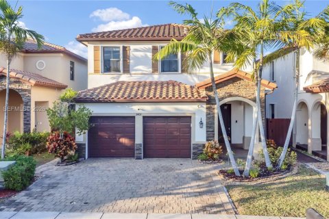 House in Homestead, Florida 5 bedrooms, 231.51 sq.m. № 2011890