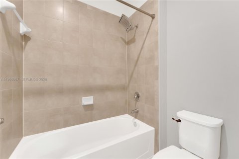 House in Homestead, Florida 5 bedrooms, 231.51 sq.m. № 2011890 - photo 4