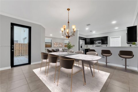 House in Homestead, Florida 5 bedrooms, 231.51 sq.m. № 2011890 - photo 22