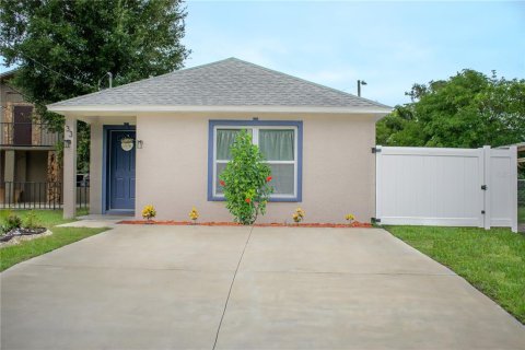 House in Lake Wales, Florida 3 bedrooms, 118.17 sq.m. № 1912179 - photo 1