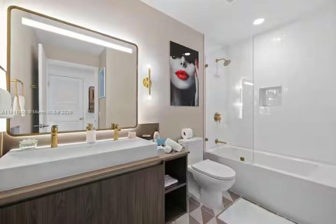 Condo in Miami, Florida, 1 bedroom  № 1967615 - photo 20