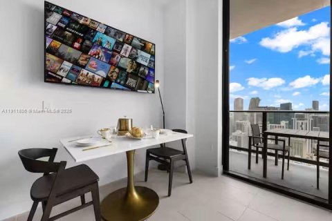 Condo in Miami, Florida, 1 bedroom  № 1967615 - photo 11