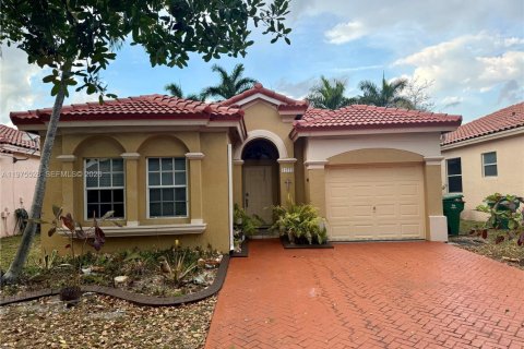 Дом в Мирамар, Флорида 3 спальни, 143.26м2 № 2038475