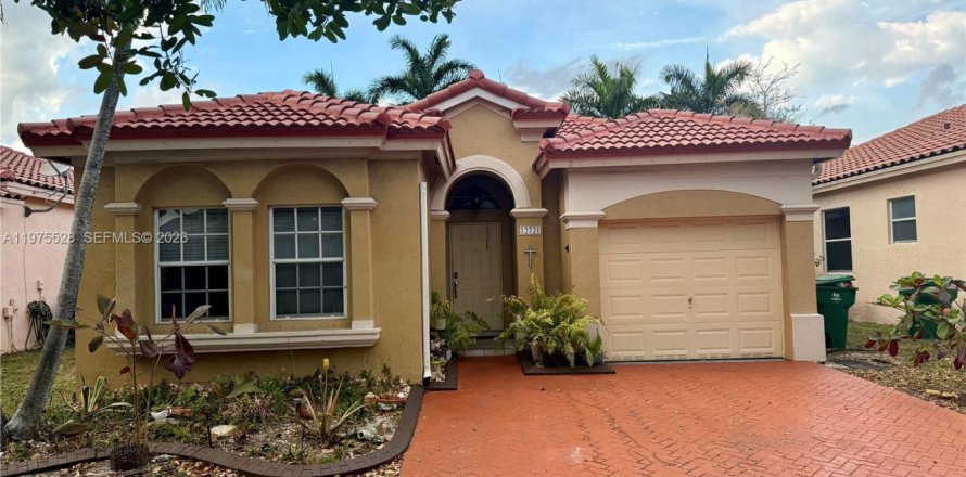 Casa en Miramar, Florida 3 dormitorios, 143.26 m2 № 2038475