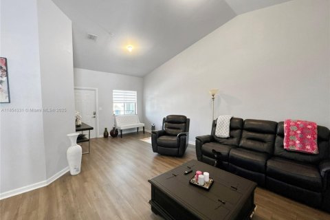 Condo in Cutler Bay, Florida, 3 bedrooms  № 1878405 - photo 2