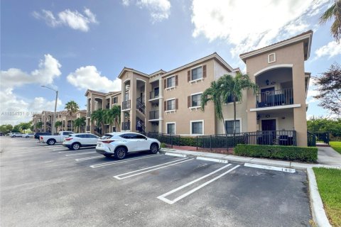Condo in Cutler Bay, Florida, 3 bedrooms  № 1878405 - photo 1
