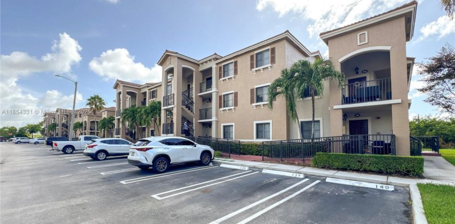 Condo in Cutler Bay, Florida, 3 bedrooms № 1878405