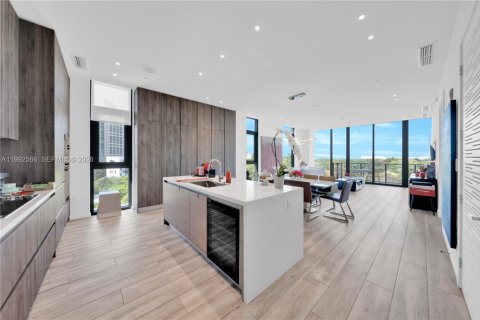 Condo in Miami, Florida, 2 bedrooms  № 2058782 - photo 15