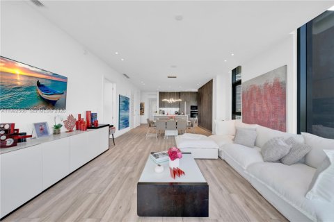 Condo in Miami, Florida, 2 bedrooms  № 2058782 - photo 29