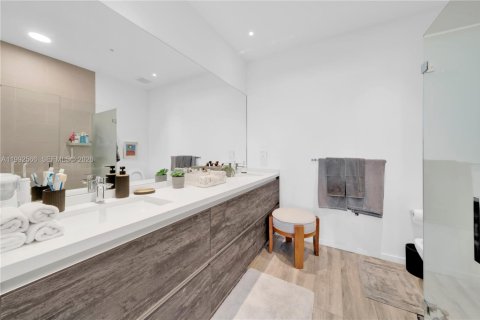 Condo in Miami, Florida, 2 bedrooms  № 2058782 - photo 28