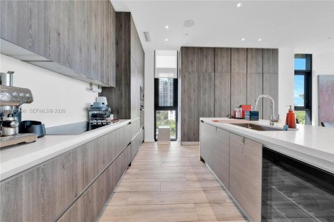 Condo in Miami, Florida, 2 bedrooms  № 2058782 - photo 16