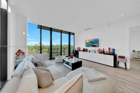 Condo in Miami, Florida, 2 bedrooms  № 2058782 - photo 21