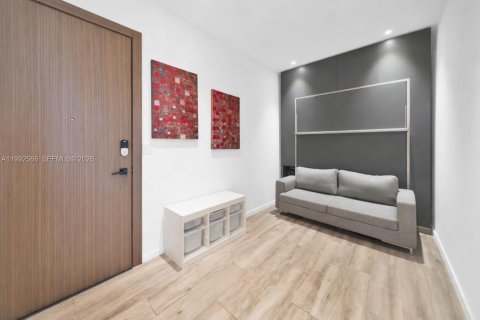 Condo in Miami, Florida, 2 bedrooms  № 2058782 - photo 8