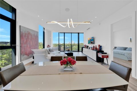 Condo in Miami, Florida, 2 bedrooms  № 2058782 - photo 10