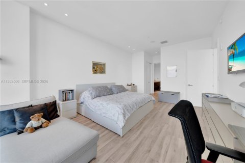 Condo in Miami, Florida, 2 bedrooms  № 2058782 - photo 25