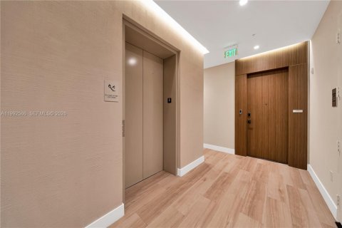 Condo in Miami, Florida, 2 bedrooms  № 2058782 - photo 7