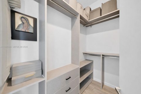 Condo in Miami, Florida, 2 bedrooms  № 2058782 - photo 26