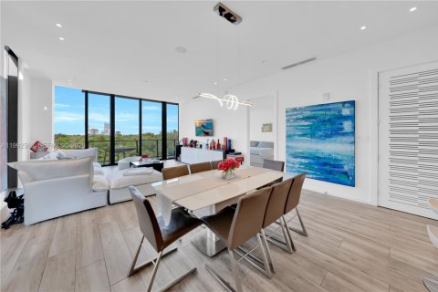 Condo in Miami, Florida, 2 bedrooms  № 2058782 - photo 11