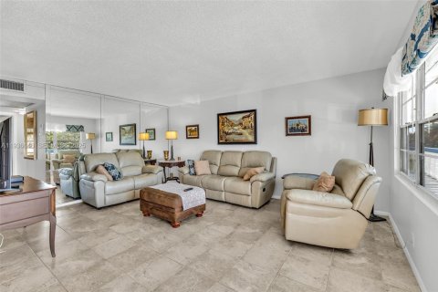 Condominio en venta en Deerfield Beach, Florida, 2 dormitorios, 76.18 m2 № 1994863 - foto 16