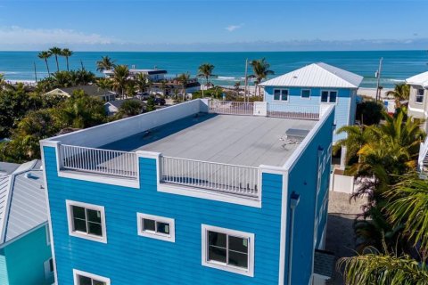 House in Bradenton Beach, Florida 6 bedrooms, 260.13 sq.m. № 932741 - photo 2