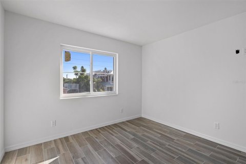 House in Bradenton Beach, Florida 6 bedrooms, 260.13 sq.m. № 932741 - photo 25