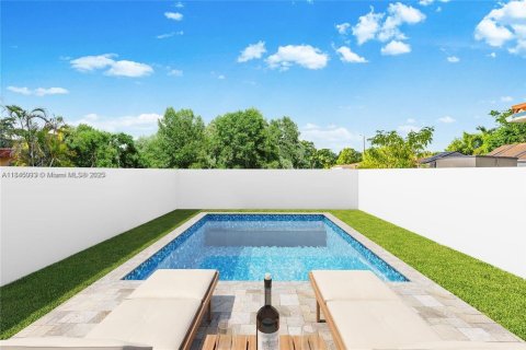 Townhouse in Miami, Florida 4 bedrooms, 243.4 sq.m. № 1839516 - photo 16