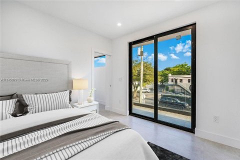 Townhouse in Miami, Florida 4 bedrooms, 243.4 sq.m. № 1839516 - photo 12