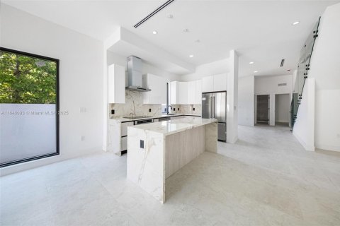 Townhouse in Miami, Florida 4 bedrooms, 243.4 sq.m. № 1839516 - photo 21