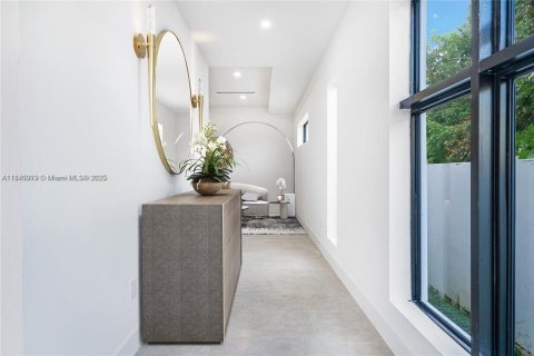 Townhouse in Miami, Florida 4 bedrooms, 243.4 sq.m. № 1839516 - photo 3