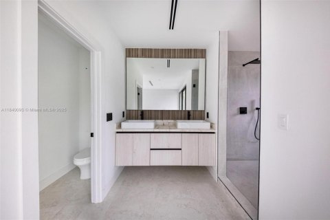 Townhouse in Miami, Florida 4 bedrooms, 243.4 sq.m. № 1839516 - photo 29